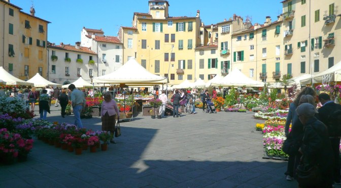 Blumen und Süßigkeiten, Markt von S. Zita in Lucca: vom 25. bis 27. April 2014